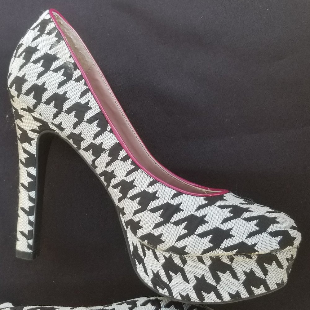Pink & Pepper Houndstooth Platform Heels Size 9 M